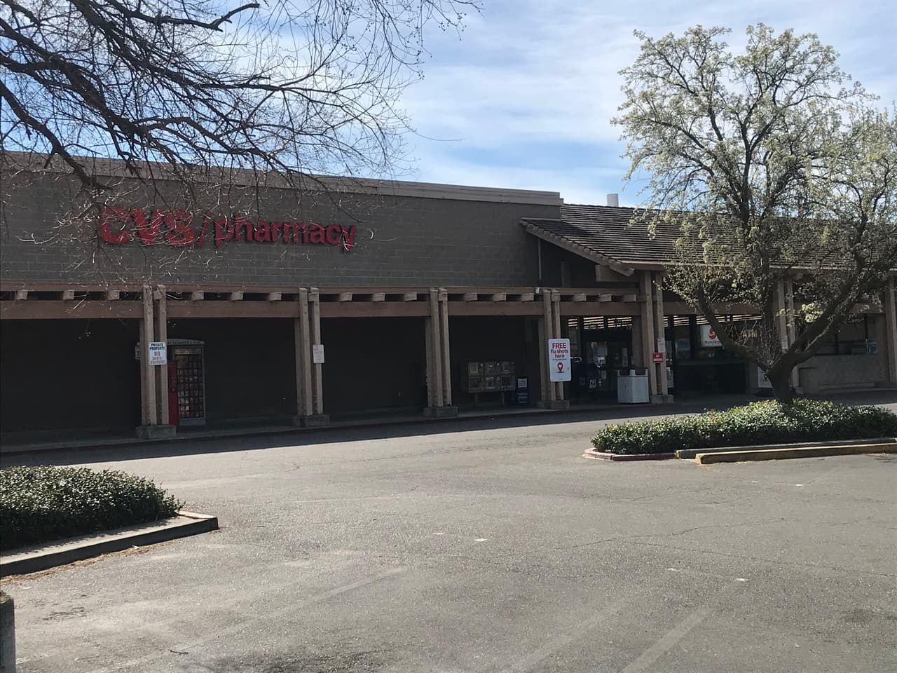 <b>CVS</b>
<br>Esta cadena experimenta retrasos de hasta 15 minutos en su página para acordar citas, la cual se encuentra en 
<b><a href="https://www.cvs.com/vaccine/intake/store/cvd-schedule?icid=coronavirus-lp-vaccine-sd-statetool" target="_blank">este enlace</a></b>.