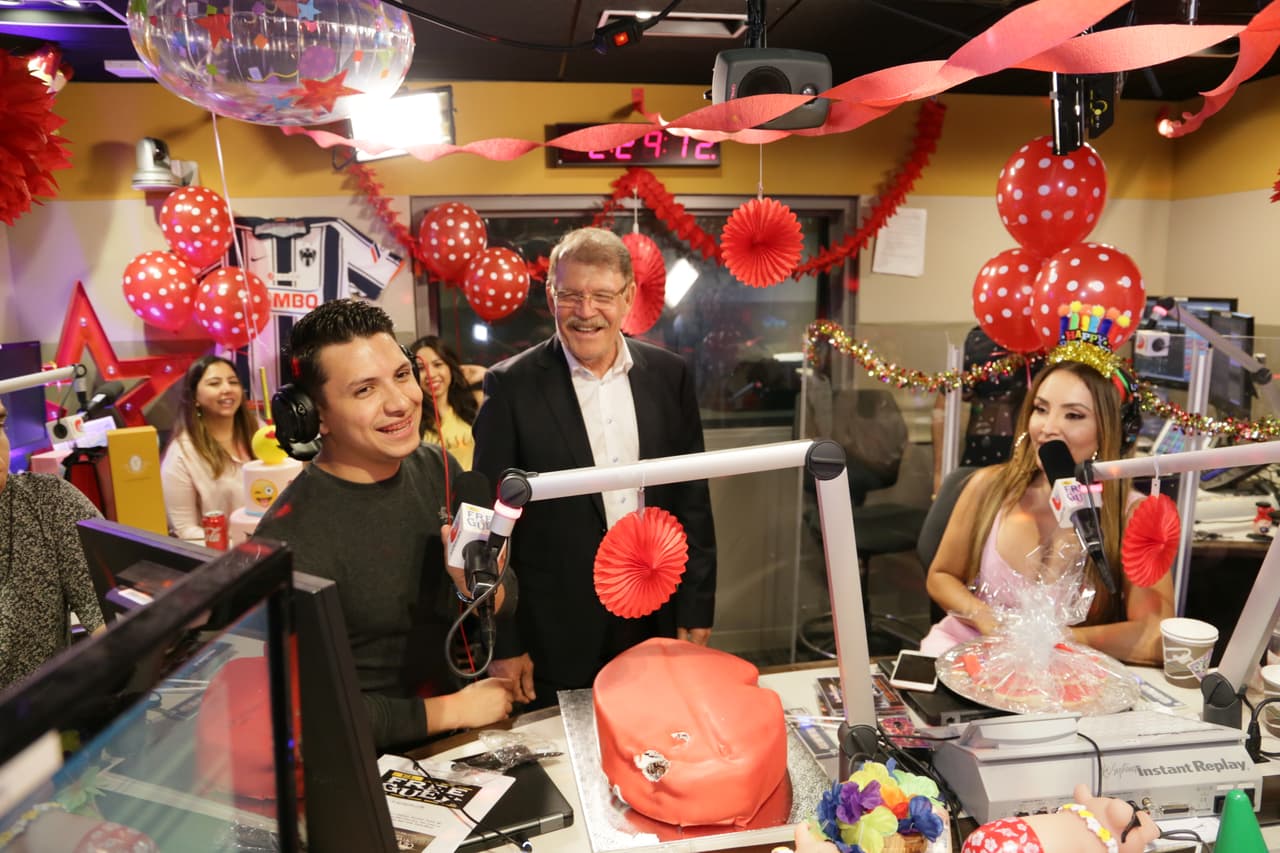 Y presentar al nuevo miembro de 
<b>La Arrollador</b>a.