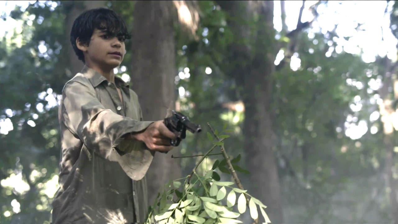 Alejandro tuvo que huir de su pueblito natal desde muy pequeño, pues estuvo a punto de asesinar a un hombre por salvar a su padre en una riña.