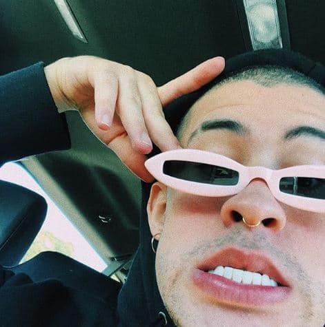 "[...] Desde niño, cuando yo estudiaba, escuchaba música de Lito y Polaco, Jowell y Randy, Ñejo y Dalmata, Calle 13, Tego Calderón, Daddy Yankee, Arkangel, J-King y Maximan, Trebol Clan, Plan B, Héctor El Father, Julio Voltio, Cosculluela, Ñengo Flow, Luis 21 y un sin número de artistas que hablaban de sexo, drogas y 'palabras malas' en sus canciones y, ¿sabes qué? Nunca saqué malas notas por escuchar su música, nunca abandoné la escuela, incluso, entré a la Universidad de Puerto Rico y traté de ser un estudiante como cualquier otro [...]", afirmó.