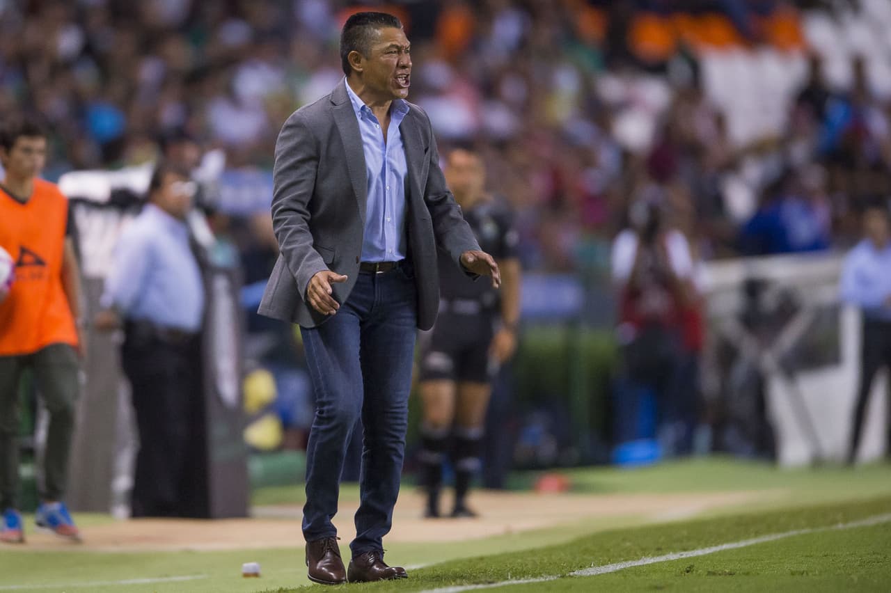 Con un autogol sumado a los goles de Jean Meneses y Ángel Mena, el León se aproxima a la Liguilla y aleja a San Luis de la zona de calificación.