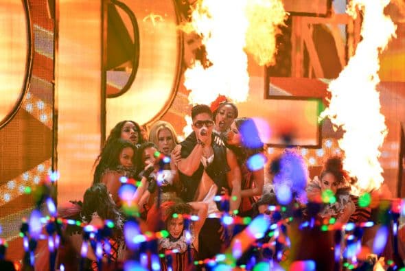 Y para poner todo el calor a la noche compartieron escenario con Los Cadillac.