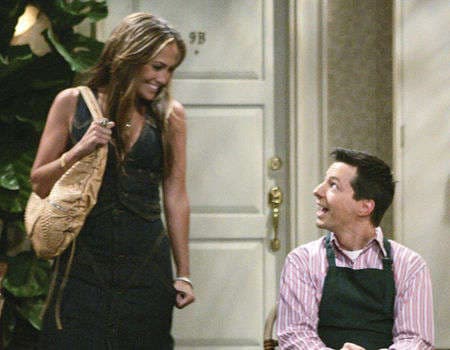 Aunque la serie oficialmente concluyó en 2006, fue revivida el otoño pasado y Sean Hayes, que es productor ejecutivo en esta ocasión, fue el encargado de proponerle a la 'Diva del Bronx', que volviera a participar en la serie como invitada especial.