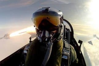 La selfie de un piloto cuando dispara un misil