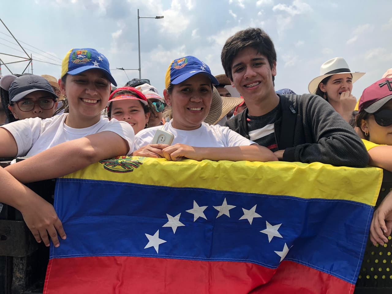 Estefania Chacón con su cuñada Johana Navarro y su sobrino Camilo Navarro.