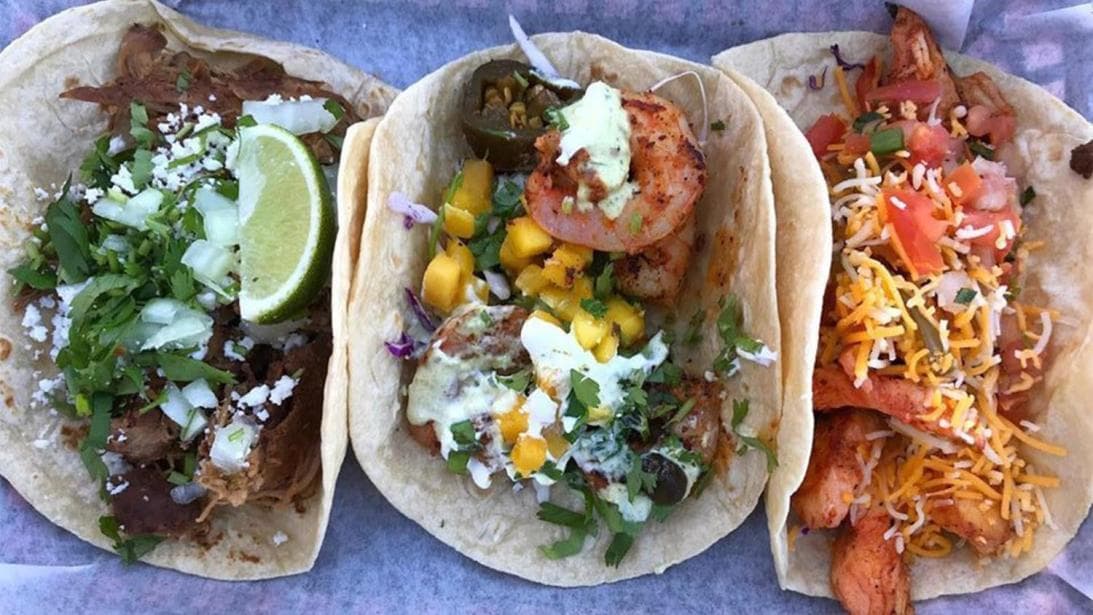 Si eres amante de los tacos al pastor, de carne asada, barbacoa, chicharrones o lengua, entre otros, puedes ir a uno de estos sitios en Houston y comprobar si es verdad lo que dice un ranking de Yelp que los ubica como los mejores de la ciudad. 
<a href="https://www.univision.com/local/houston-kxln/en-estos-lugares-puedes-comer-los-mejores-tacos-de-houston-segun-yelp-fotos">Has click aqui</a>.
