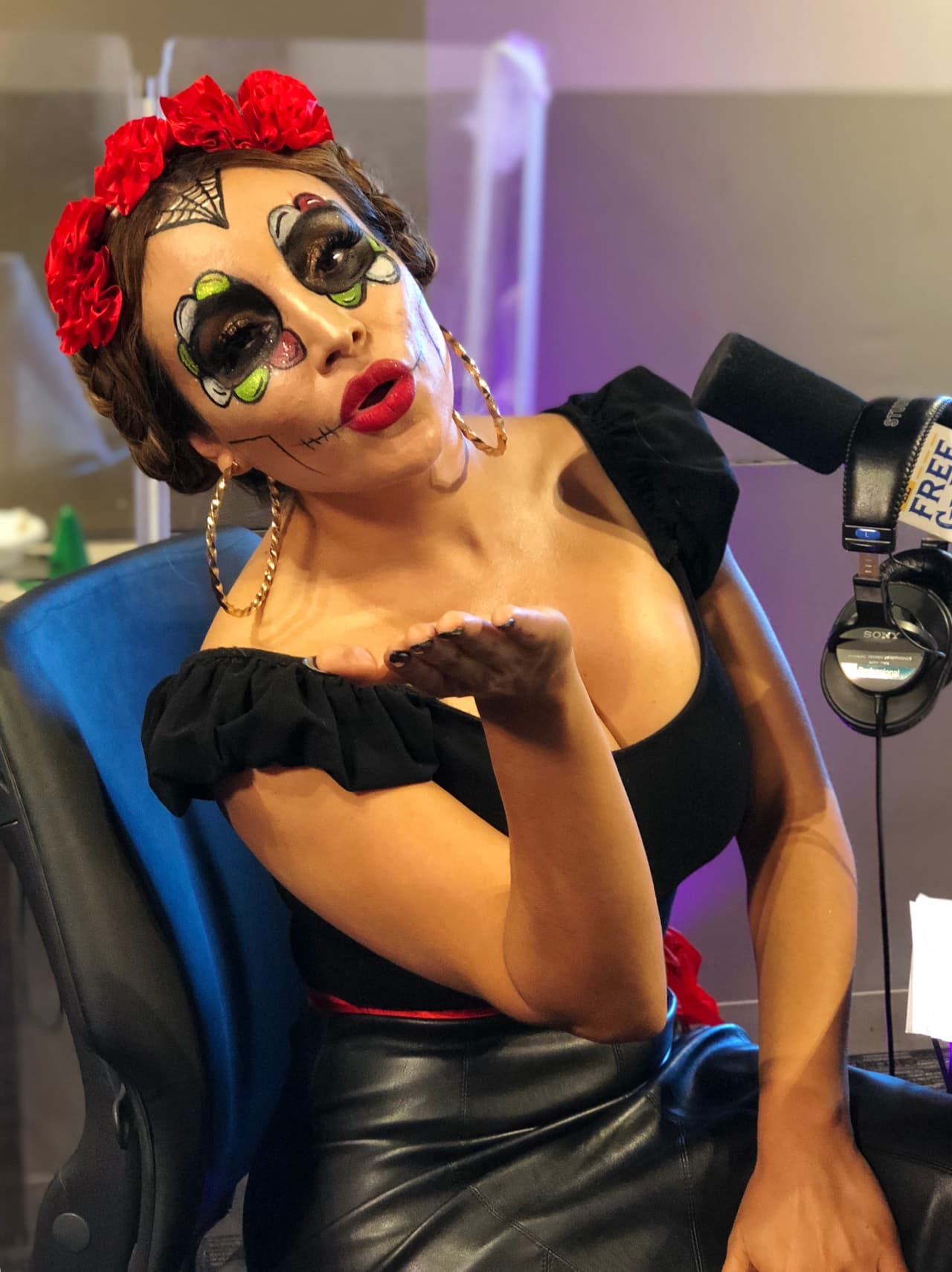 ¡Muah! Un besito para todos mis radioescuchas.