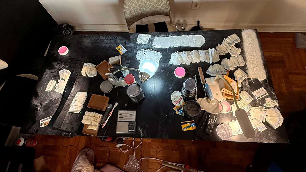 Arrestan a seis por laboratorio clandestino de fentanilo y heroína en El Bronx.