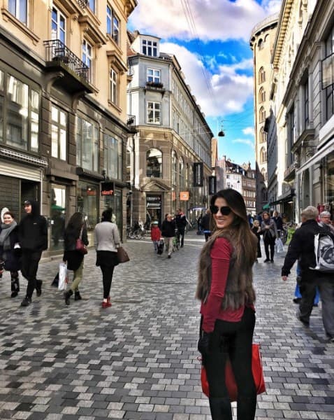 Algo tienen de mágicas las calles de Copenhagen, Maity quedó enamorada de la linda arquitectura.