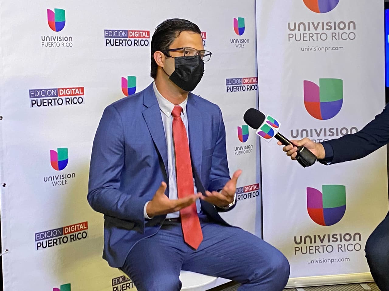 El candidato a representante por acumulación Héctor Ferrer hijo, en apoyo al aspirante del Partido Popular Democrático Charlie Delgado.