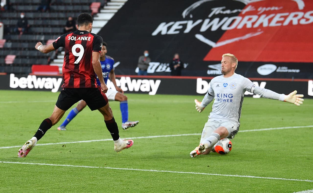 Con doblete de Dominic Solanke, gol de Junior Stanislas y autogol de Jonny Evans, el Leicester City es goleado en su visita al Bournemouth.
