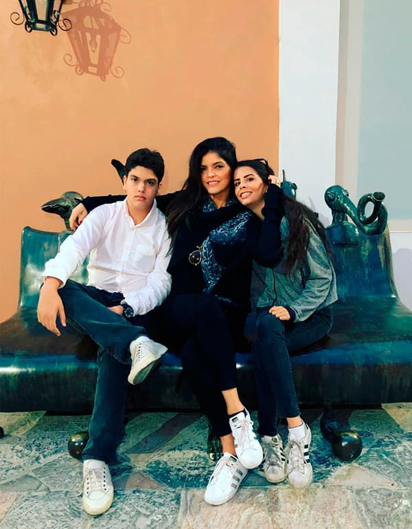 "
<b>Yo no he conocido una mejor madrastra</b>, mamá de mis nietos, José Emilio y Paula. Los llevaba al dentista, al karate, al taekwondo. Estaba al pendiente de cada necesidad de mis nietos", declaró 'La Dama del Buen Decir'.
<br>