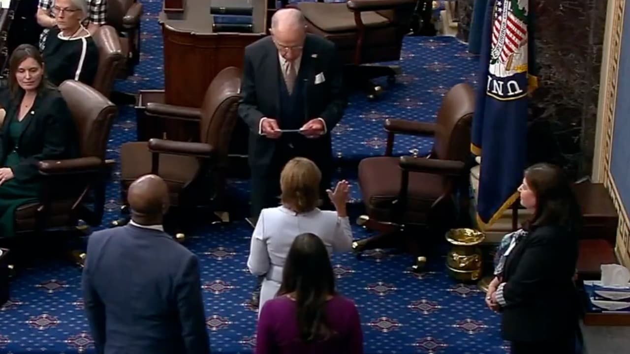 Darline Graham, hermana de Lindsey Graham, es juramentada como senadora interina de EEUU
