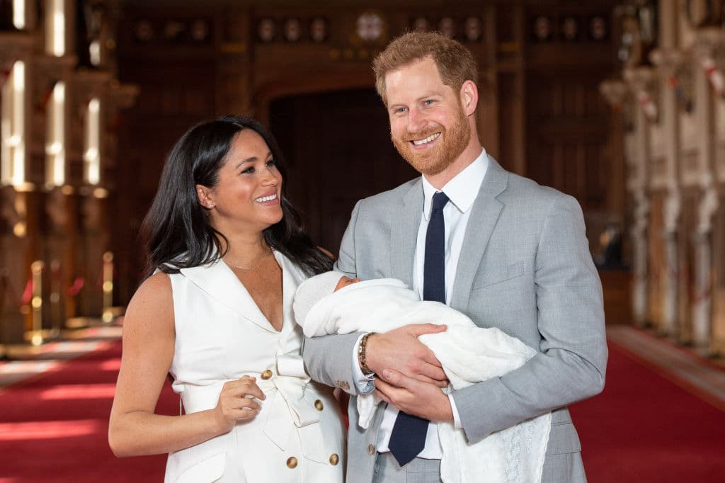 La única aparición pública que ha tenido Markle desde el nacimiento de su hijo fue cuando, junto al príncipe Harry,
<b><a href="https://www.univision.com/famosos/meghan-markle-y-el-principe-harry-presentan-a-su-bebe-archie-harrison-mountbatten-windsor-fotos">presentó ante las cámaras</a></b> al pequeño Archie. Desde entonces, no se le ha vuelto a ver.