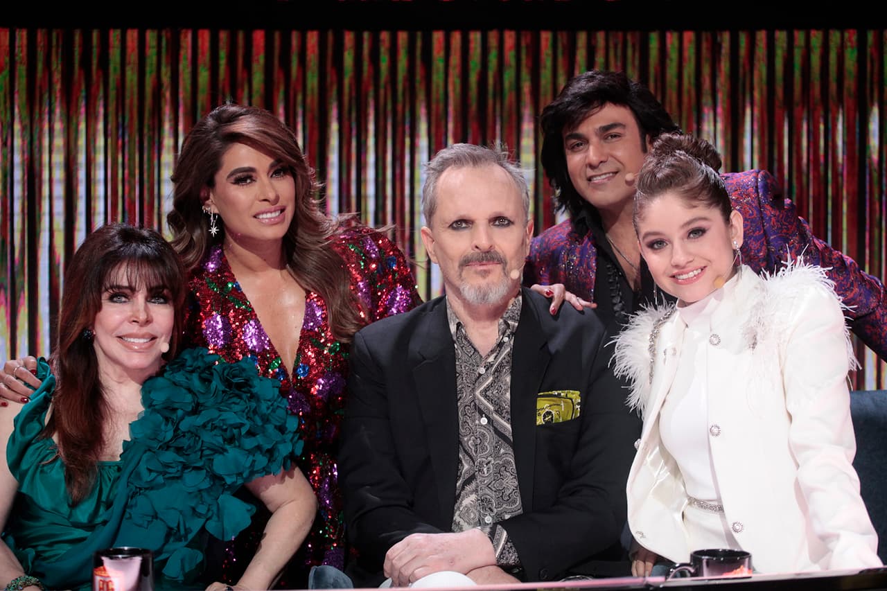 Después de tan efusivo saludo, Galilea Montijo le reclamó a Bosé: "¿Por qu´´e a nosotros no nos saludas tan efusivamente como a Ana? También queremos beso".