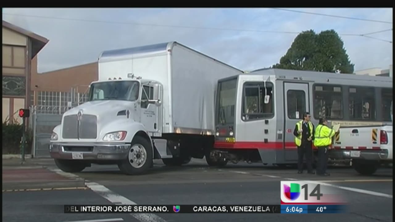 Choque entre un camión y un vehículo del Muni en Bayview deja 5 heridos