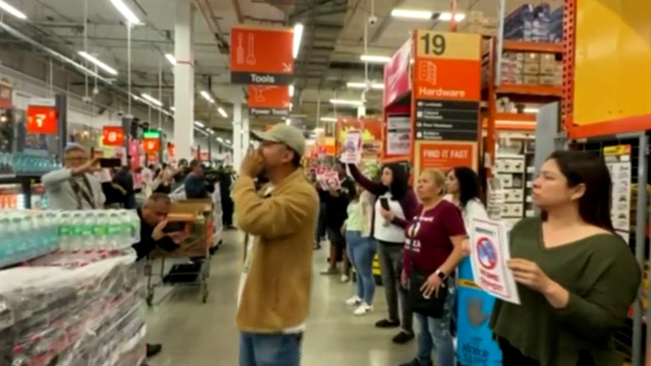 Tensión en Los Ángeles: Así se ven las protestas contra redadas migratorias en tienda Home Depot