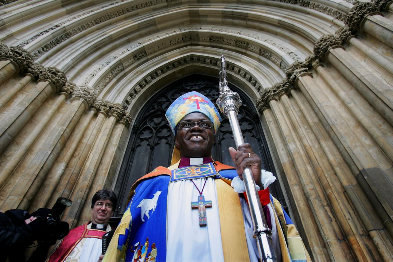 Mientras que el 
<b>arzobispo de York, John Sentamu,</b> escribió una oración para la pareja, que será incluída en la ceremonia.