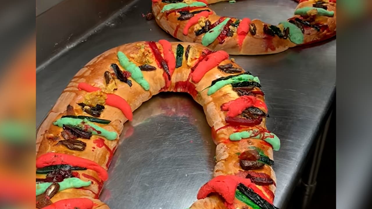 Los tres reyes magos, Melchor, Gaspar y Baltazar, (montados en un camello, un caballo y un elefante), viajaron desde el Oriente hasta Jerusalén guiados por una estrella, para adorar a un profeta recién nacido y llevarle tres ofrendas: oro, incienso y mirra. El día en que finalmente conocen al Niño Jesús, se le denomina como epifanía, encuentro que simboliza la rosca de reyes.