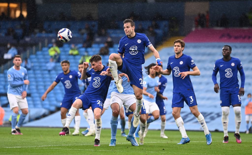 Al minuto 90+2, Marcos Alonso le da la victoria 1-2 al Chelsea y los Blues ya son el tercer lugar en la tabla de la Premier League.