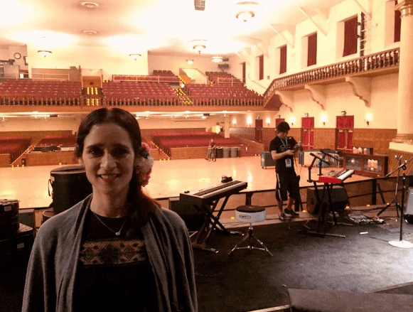 Julieta Venegas, una de las nominadas más recurrentes en Latin GRAMMY (este año tiene dos nominaciones) es también una de las artistas más trabajadoras, ya que cuando se baja del escenario se mete a su estudio para seguir con sus creaciones.