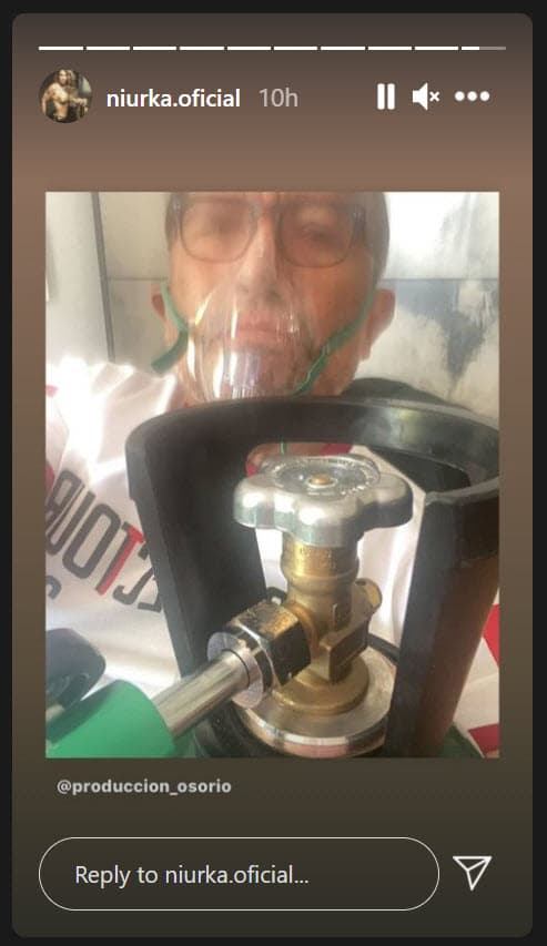 Después de 25 días, medicamentos y la ayuda de un tanque de oxígeno, el exesposo de Niurka 
<b>logró vencer el virus</b>: "Me siento con mucha fortaleza, con muchas ganas", declaró a principios de enero al diario Los Angeles Times.
<br>
<br>