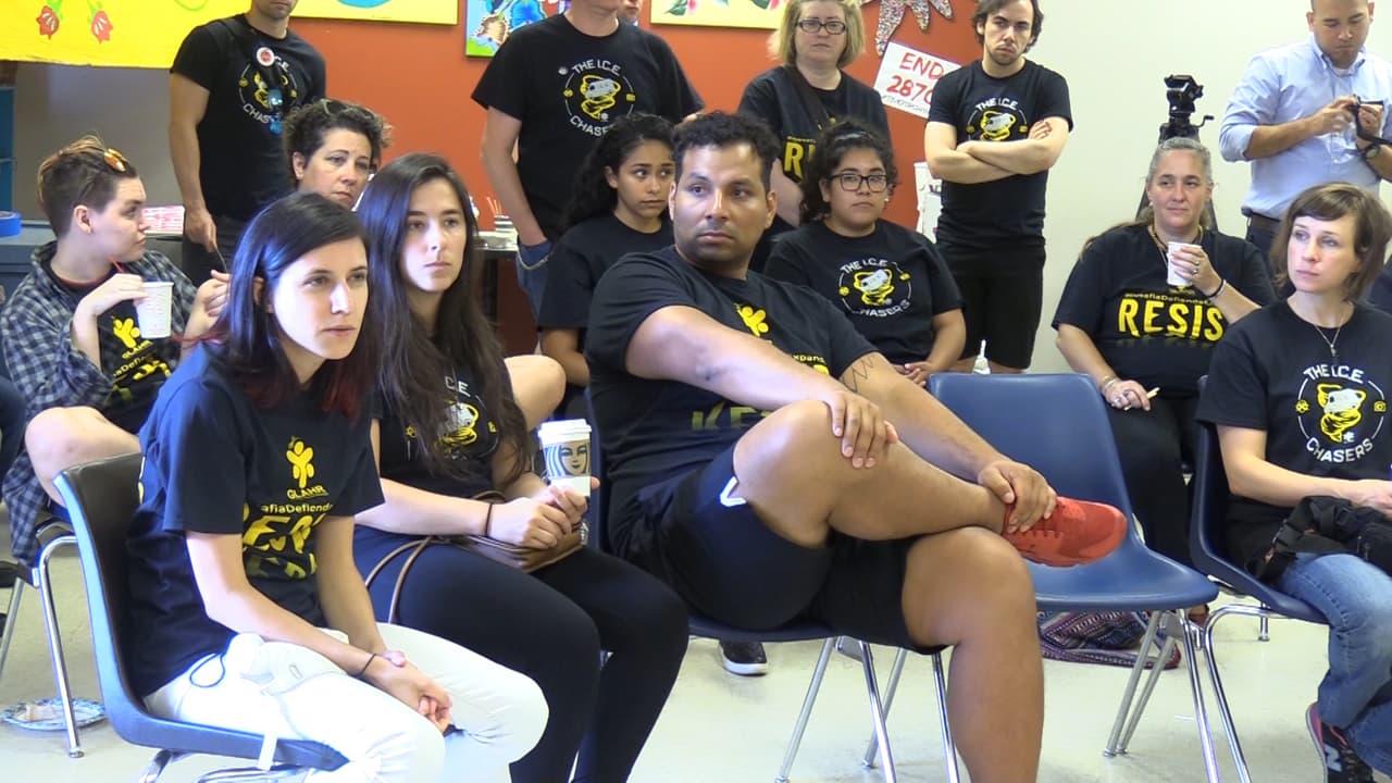 Las comunidades inmigrantes de Georgia vivieron entre los rumores y el miedo el inicio de lo que según el gobierno federal serán varios días de operativos para poner bajo custodia y deportar a indocumentados. En horas de la tarde de este domingo, tanto grupos activistas como Inmigración no habían confirmado detenciones en la región. Al norte de Atlanta, más de 70 personas se reunieron desde muy temprano en la sede de la organización Alianza Latina de Georgia por los Derechos Humanos (GLAHR), desde donde se formaron una decena de grupos que salieron a verificar si agentes del Servicio de Inmigración y Control de Aduanas de los Estados Unidos (ICE) estaban en los vecindarios arrestando a personas.