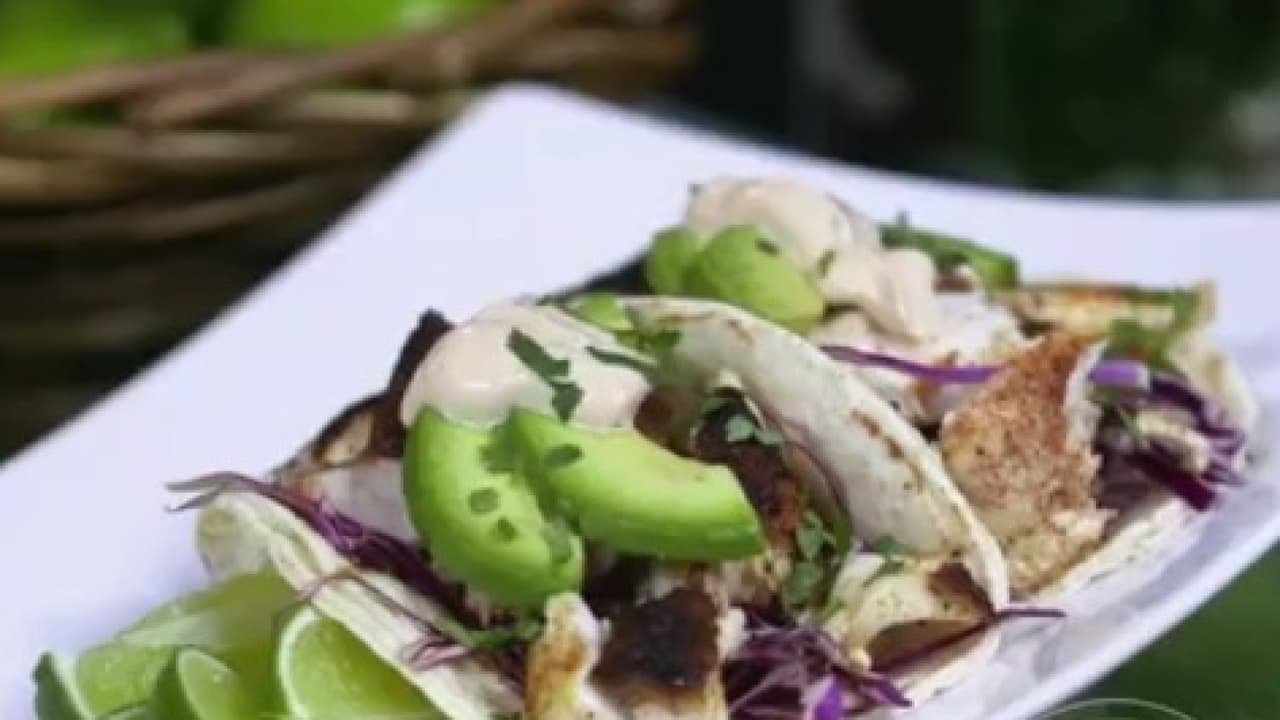 Chef Yisus prepara unos tacos de pescado ideales para personas con diabetes