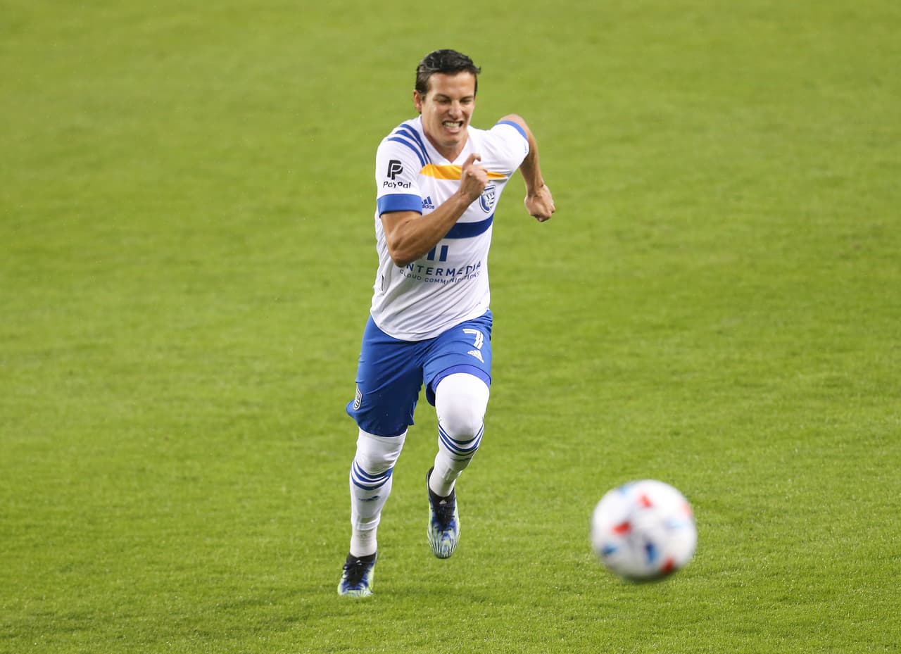 También en San Jose Earthquakes encontramos al mexicano Carlos Fierro.
<br>