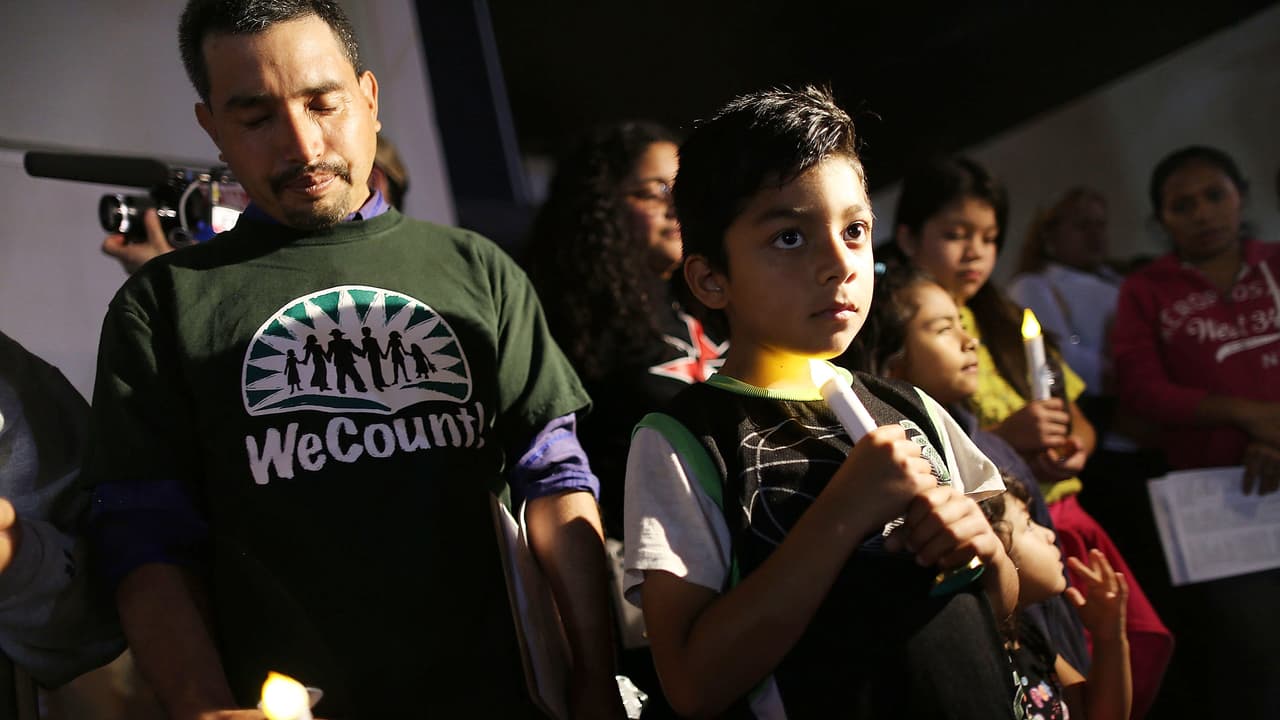 “El jefe de staff de la Casa Blanca cuando venga Biden se llama Ron Klain, él ha dicho ya que parte del programa va a aplicar a las personas que han estado indocumentadas en el país desde el 1 de enero del 2021”, asegura el jurista.
<br>