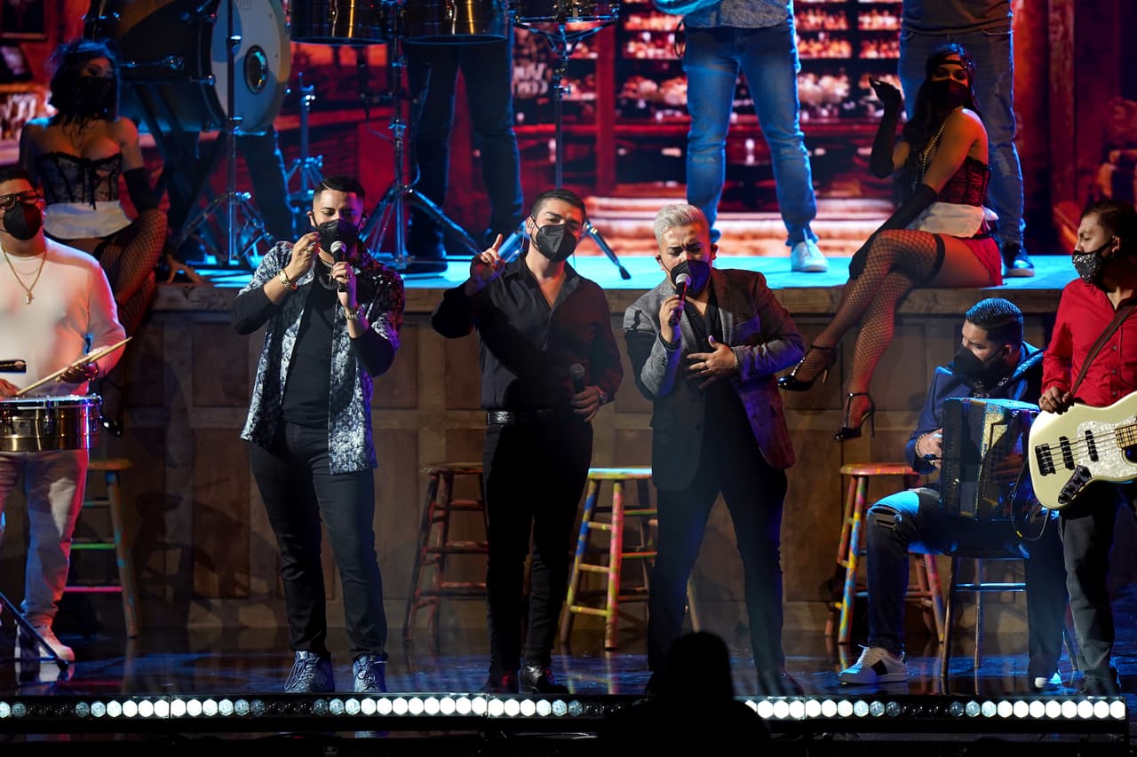 Grupo Firme, agrupación que por primera vez es parte de los nominados de Premio Lo Nuestro y están nominados en seis categorías, fueron parte del primer día de ensayos.