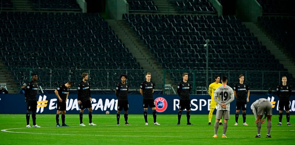 Maradona se convirtió en el ídolo supremo del Napoli luego de conseguir títulos italianos y títulos europeos mientras defendía sus colores.