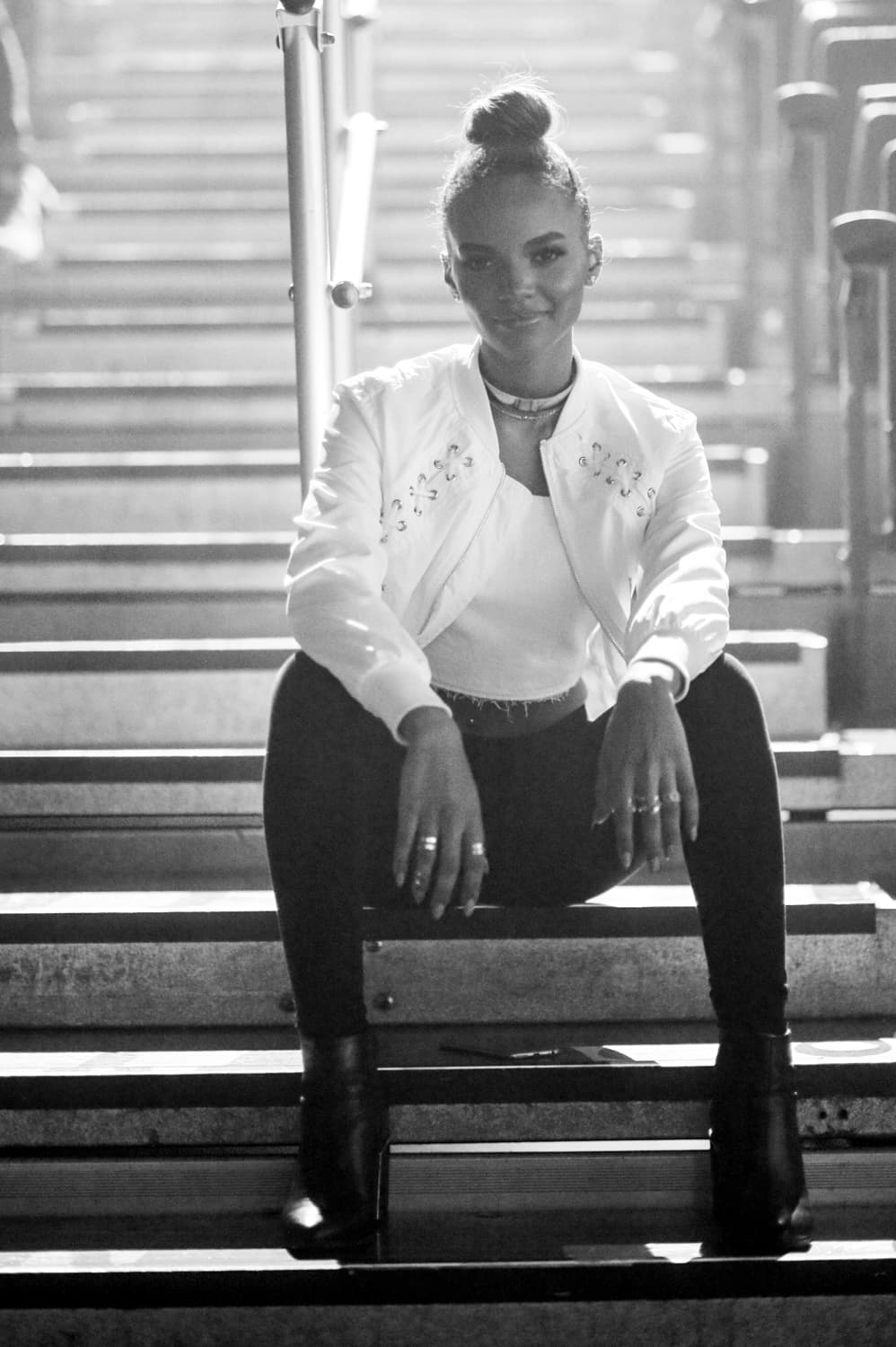 Todo está listo y Leslie Grace dispuesta a darte una sorpresa.