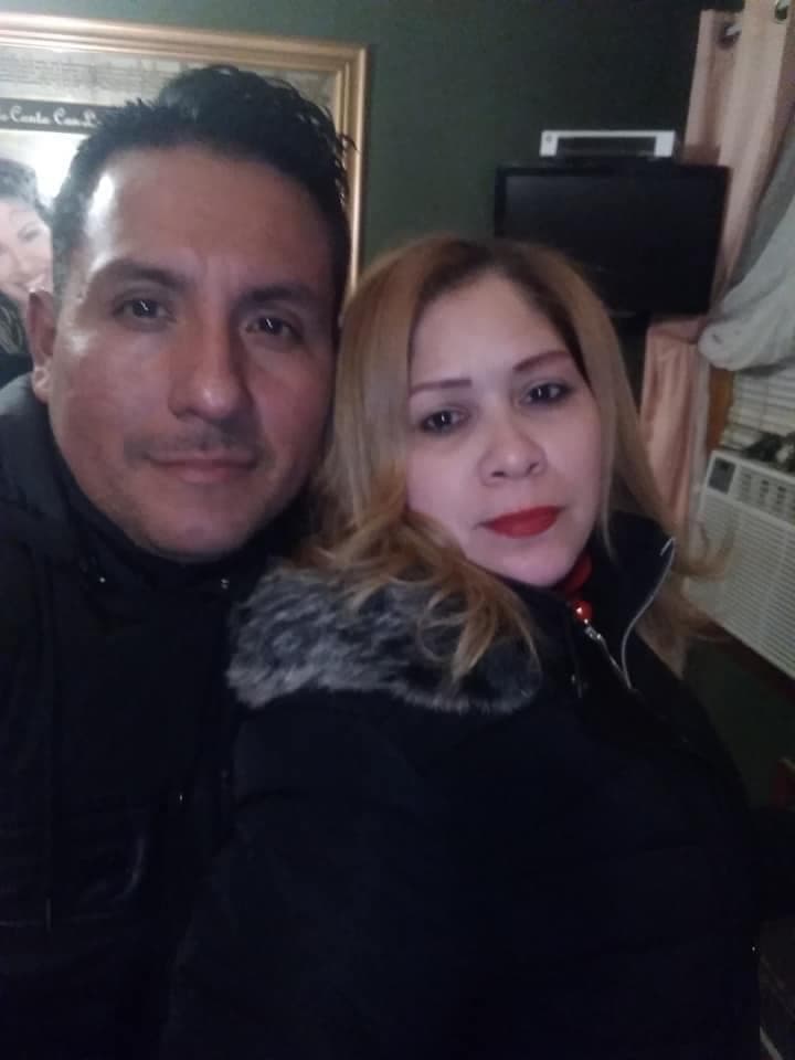 Yahir Gonzalez, trabaja como repartidos de correos para el USPS y su esposa, Gladys Gonzalez es farmacéutica.