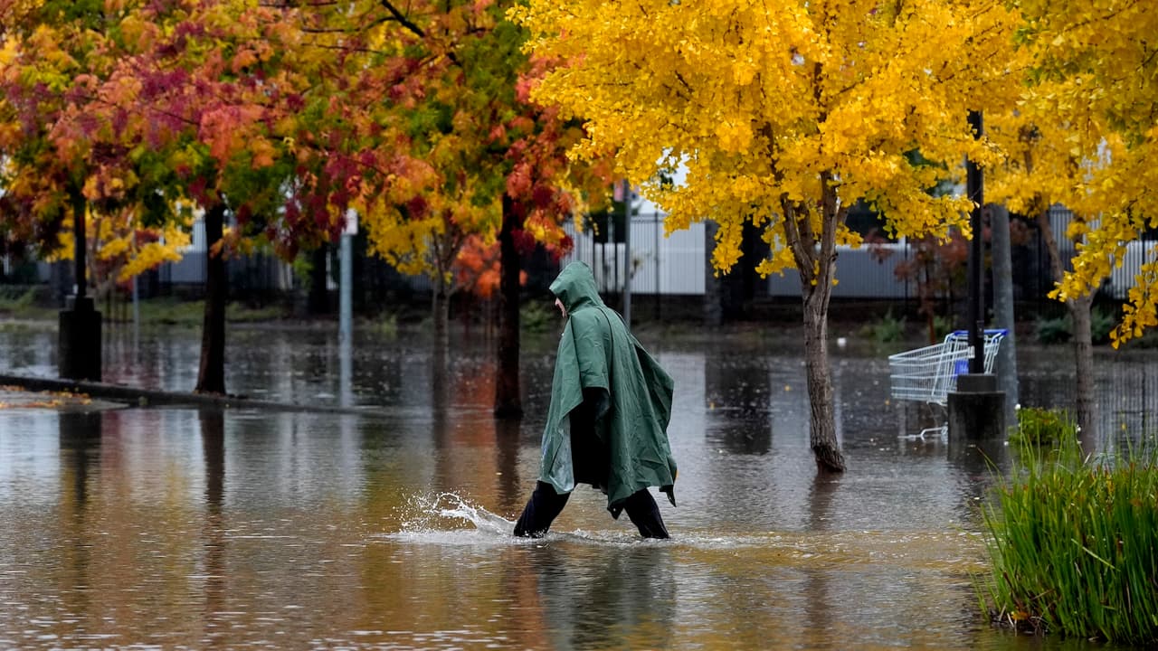 Inundaciones repentinas, nevadas y vuelos cancelados: los estragos en California tras el paso del río atmosférico