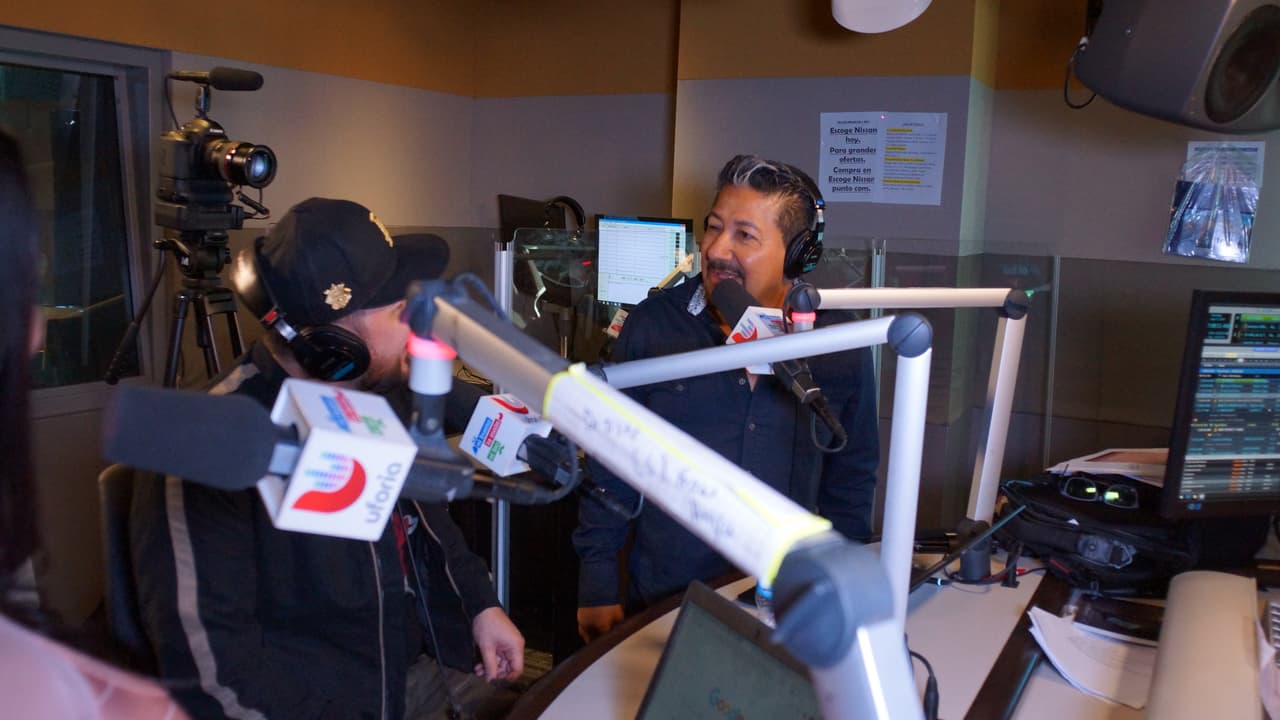 Roberto Tapia llegó al El Bueno, La Mala y El Feo para estrenar en exclusiva su nuevo sencillo.