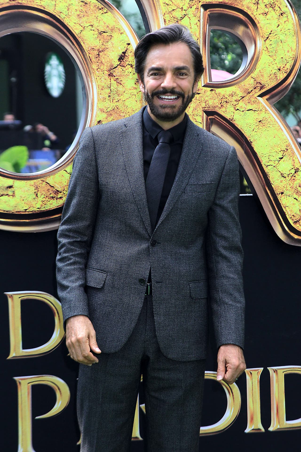 "
<b><a href="https://www.univision.com/galavision/nunca-supe-si-seria-buen-papa-eugenio-derbez-fotos" target="_blank">Era yo muy, muy inconsciente</a></b>, se divertían mucho (sus hijos), pero los pobres llegaban todos raspados, llenos de moretones", explicó.