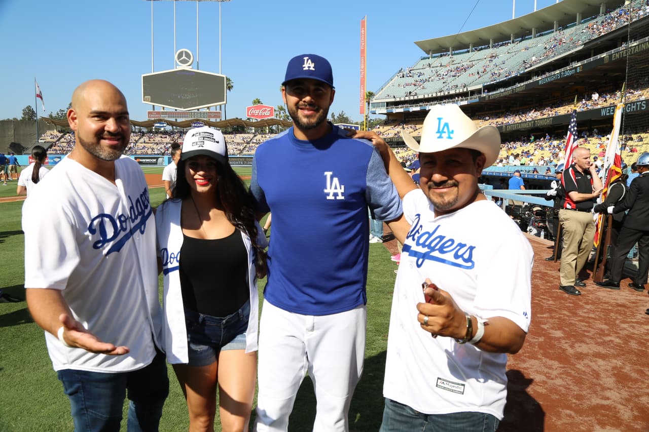 <b>El Pelón</b>, 
<b>Carlita</b> y 
<b>El Feo,</b> tuvieron la oportunidad de conocer y saludar a 
<b>André Ethier</b>, uno de los jugadores de los 
<b>'Dodgers', </b>quien precisamente se retiró el año pasado.