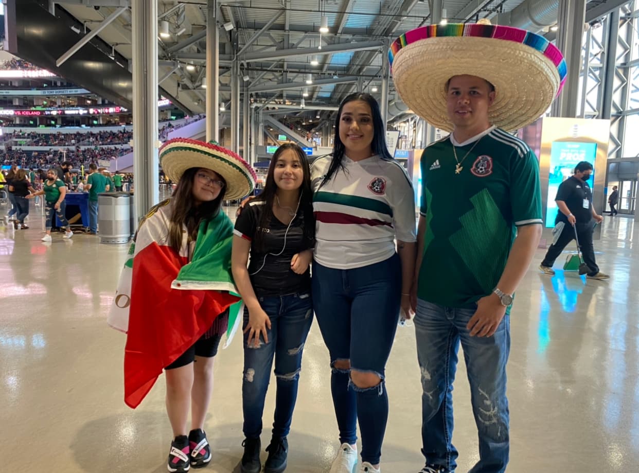 La familia Chávez llegó al estadio At&t para apoyar a la selección de sus amores.