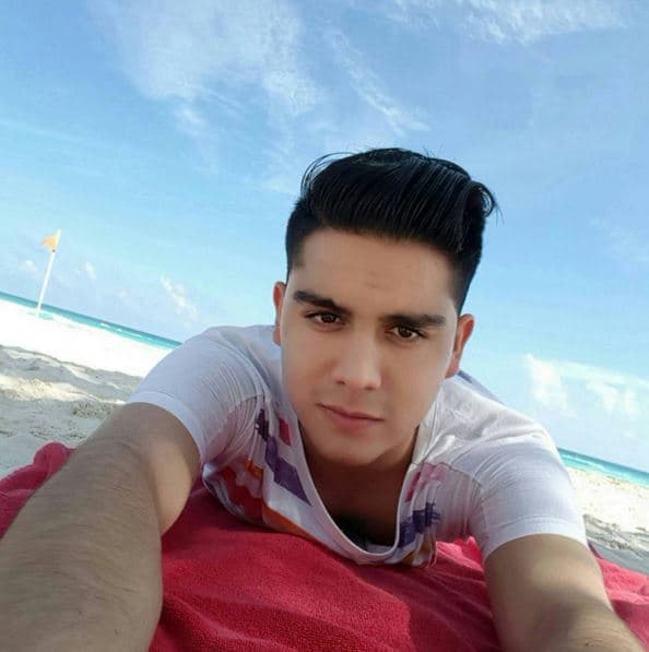 El actor cambió muchísimo, ahora es todo un galán.