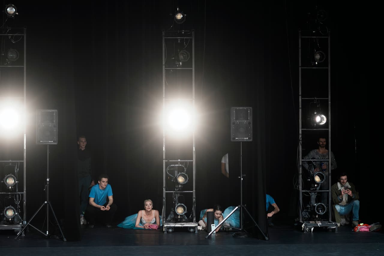 Bailarines durante los ensayos de la presentación. Tener la oportunidad de ensayar y bailar fue para muchos una oportunidad para centrarse en “algo más que 
<a href="https://www.univision.com/noticias/edicion-digital/rusia-y-ucrania-acuerdan-12-horas-de-cese-al-fuego-y-corredores-humanitarios-para-la-evacuacion-de-civiles-video">el conflicto en Ucrania</a>” , afirmó Kozlova.