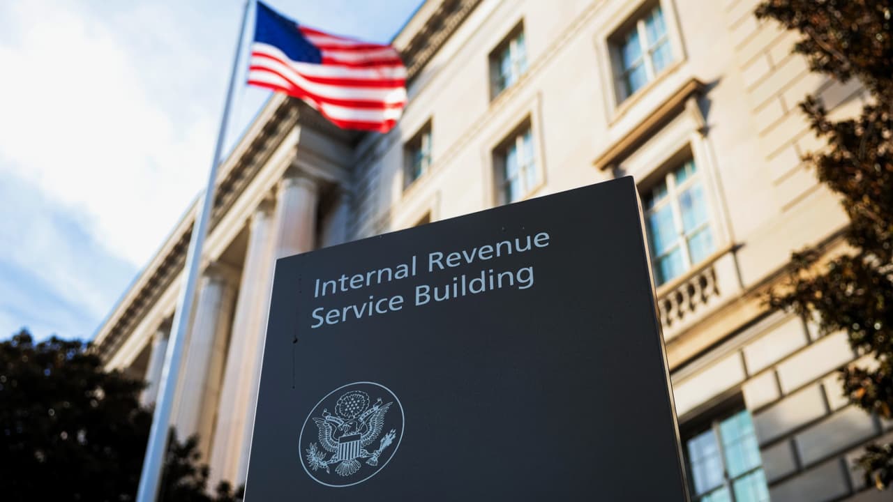 Advierten de nuevos engaños por supuestos cheques de estímulos económicos: IRS niega estos pagos