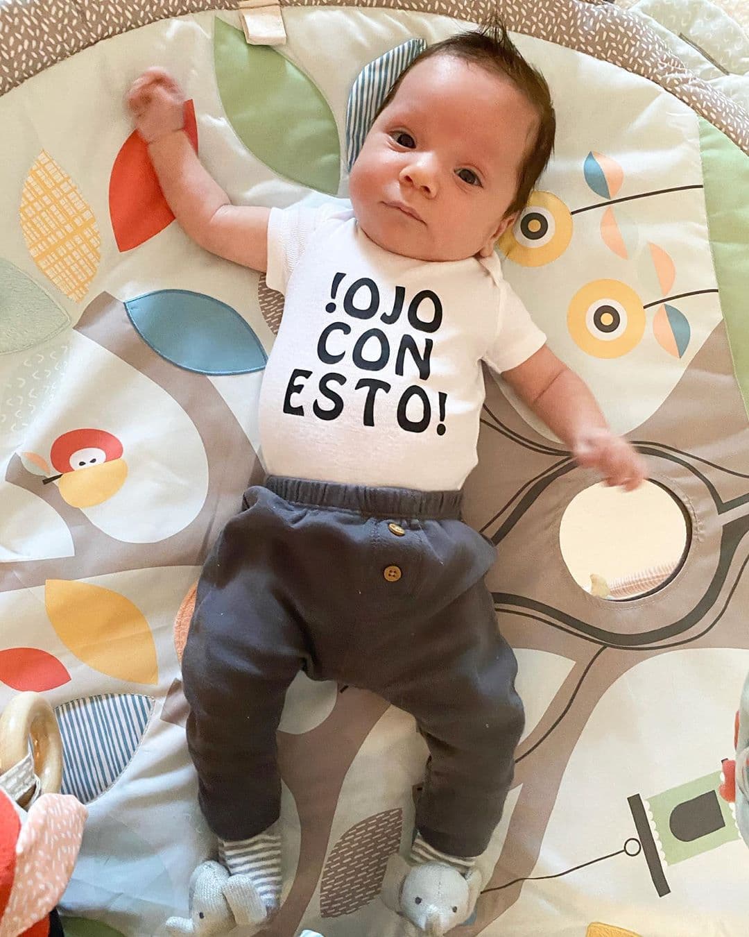 El pequeño llegó a complementar una hermosa familia y es el más consentido y amado.