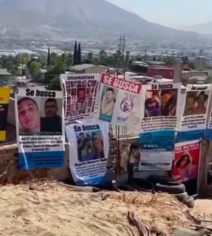 En medio de la angustia para encontrar a su hijo,
<b>“me junté con varios grupos de búsquedas.</b> Íbamos no solo a buscarlo a él, porque son muchas familias que también tienen a hijos, o tíos, hermanos, que les ha pasado algo similar a lo que nos pasó a nosotros, pero nunca han encontrado sus cuerpos”, cuenta Emma.