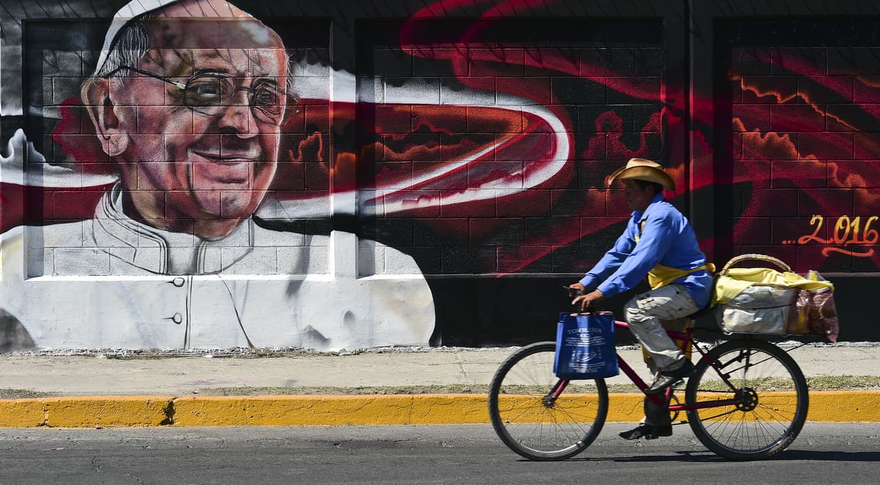 Con estos murales recibieron al papa Francisco en Ecatepec, en el Estado de México, una zona marcada por la violencia y la pobreza.