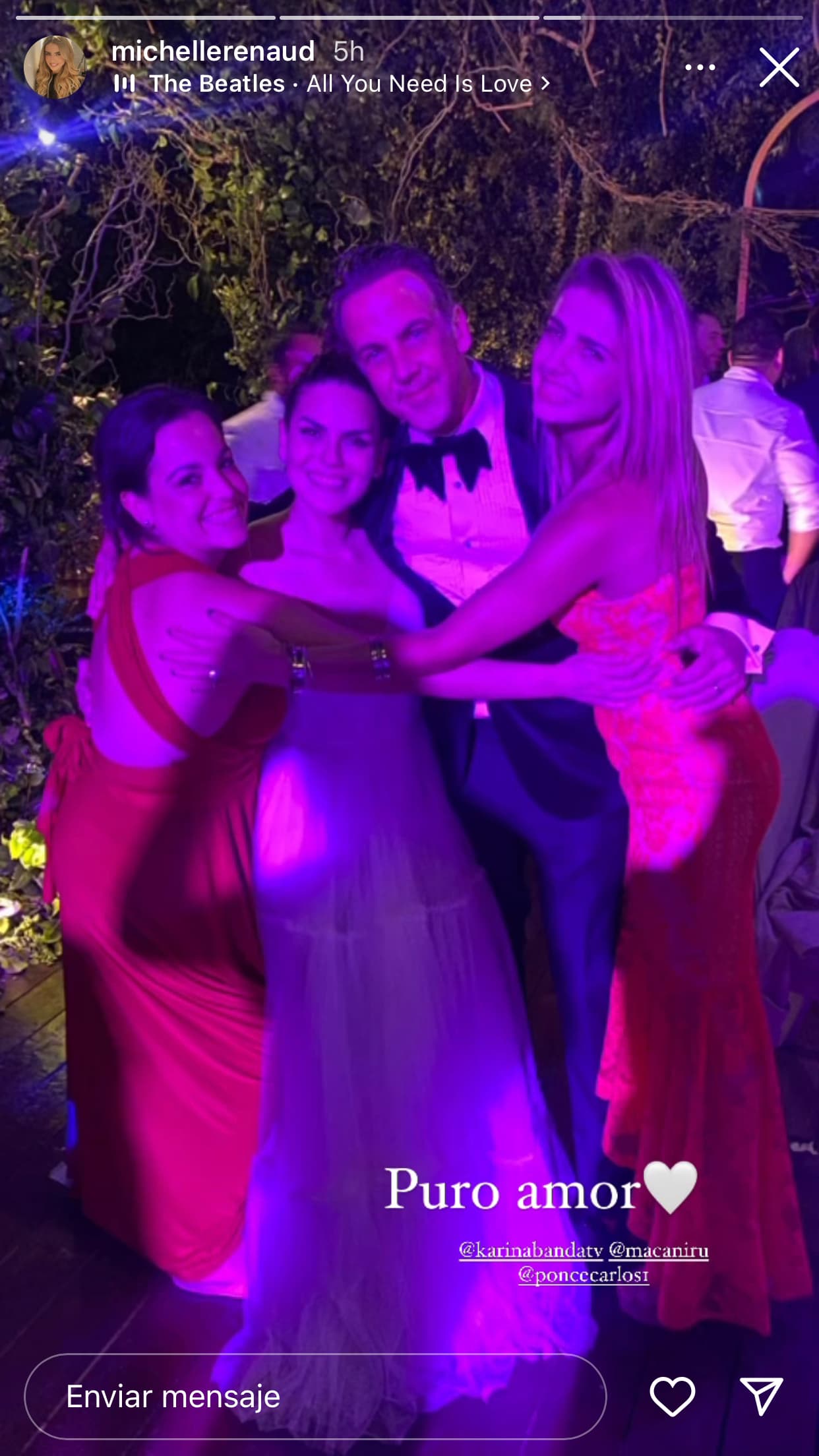 "La única que conocía a parte de la familia de Carlos era mi mamá por un viaje que hizo a Miami, pero mi familia y la familia de él no se conocían", agregó, "el hecho de tenerlos aquí no tuvo precio".
<br>