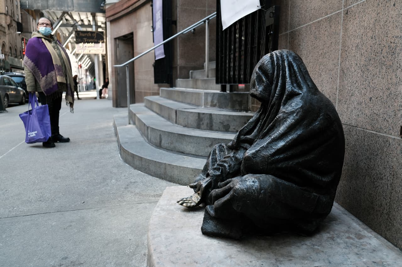 Antes de trasladarse a la ciudad de Nueva York, se alega que el 9 de marzo el sospechoso mató a un hombre en DC y abandonó el cuerpo en una caseta de campaña prendida en fuego.