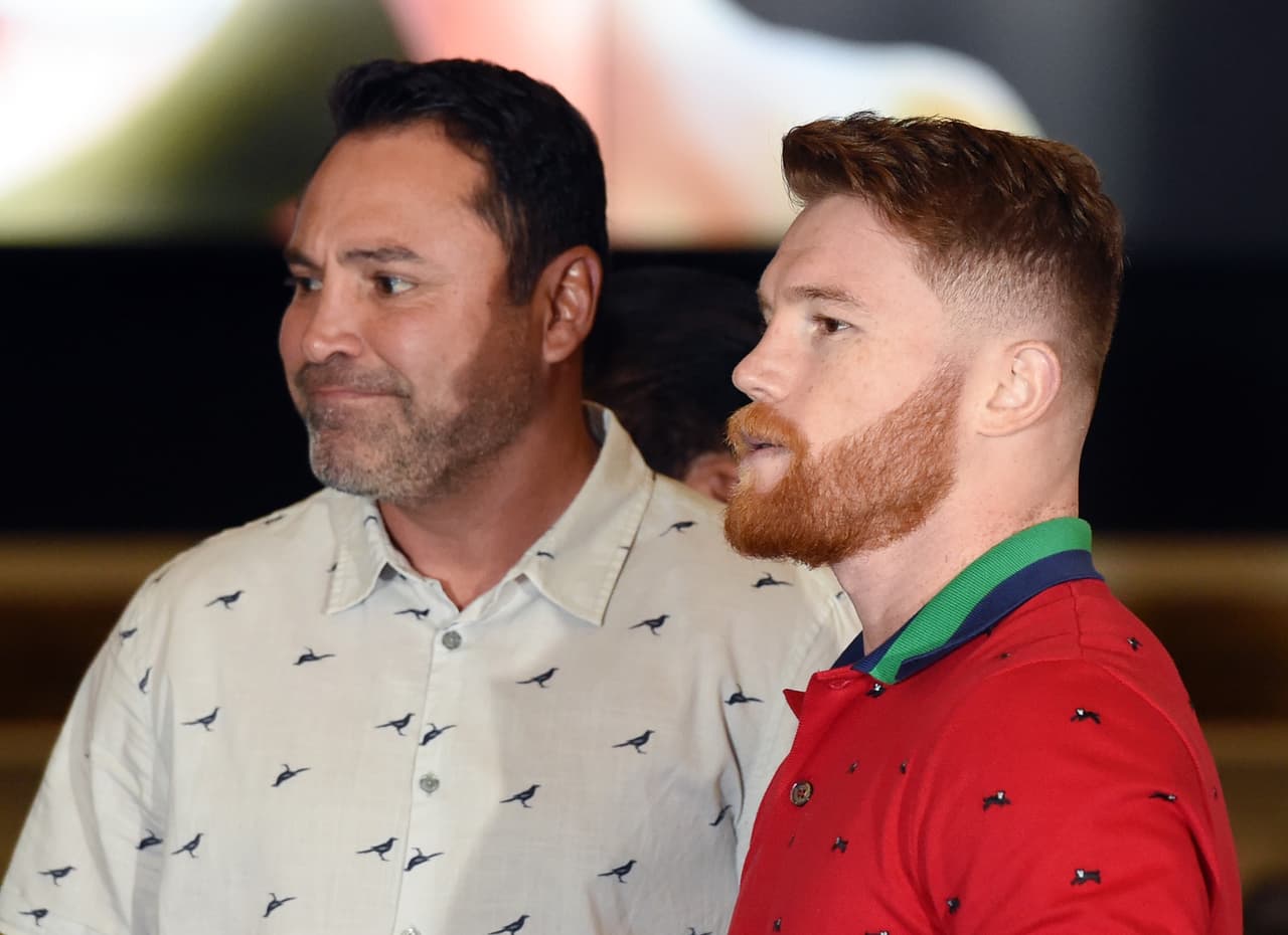 Óscar de la Hoya confirma que Canelo es agente libre y le desea suerte
