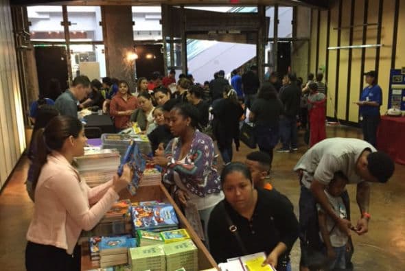 Gracias a nuestros amigos y amigas de Austin que se acercaron a la Feria para Aprender, de Univision Contigo, donde repartimos mil libros y dimos talleres de FAFSA a padres y estudiantes que quieren pagar por la universidad.