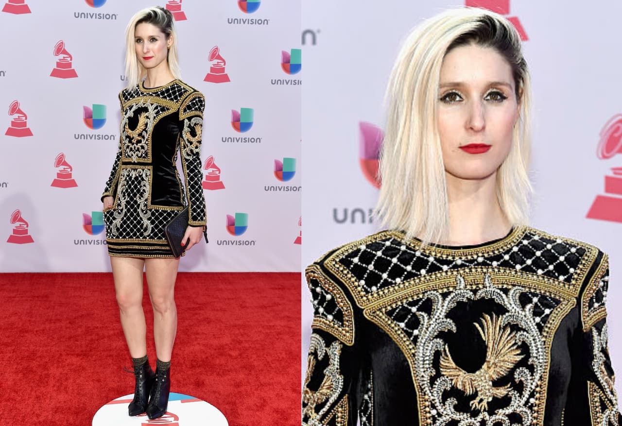 La cantante chilena, Francisca Valenzuela llegó a la edición del 2015 con un vestido corto y labios muy coloridos.